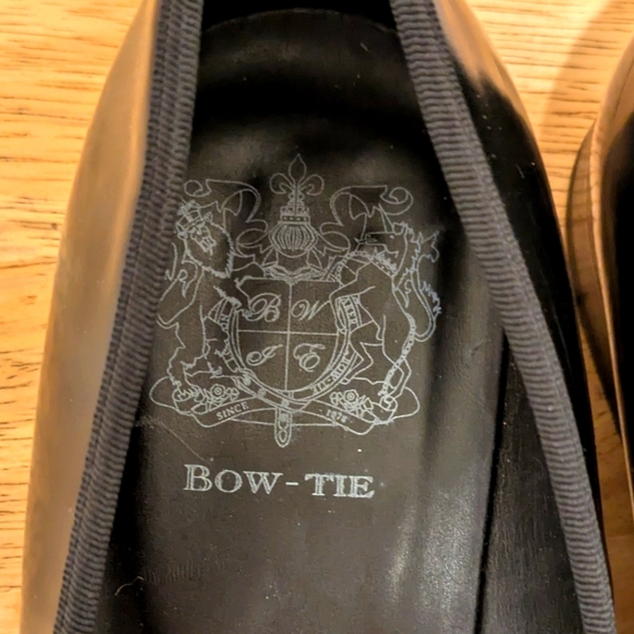 Bow-Tie 6 1/2 Men's Leather Loafers with Black Bows and Skull and Crossbones - Picture 13 of 16